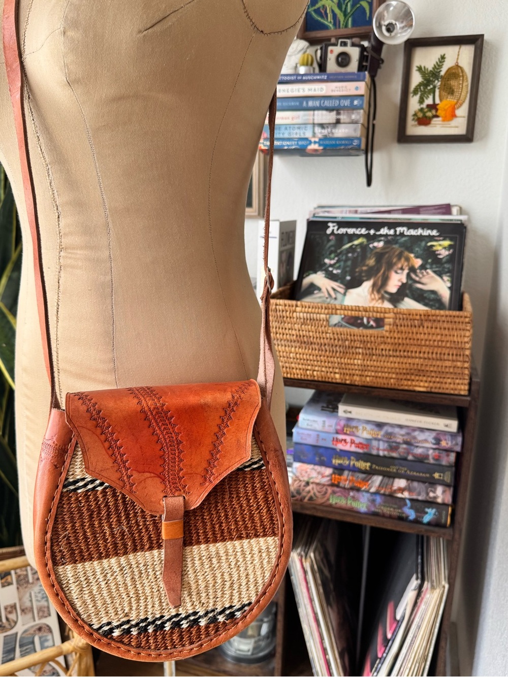 Brown Leather African Woven Sisal Kiondo Shoulder Strap Crossbody Handbag 70’s